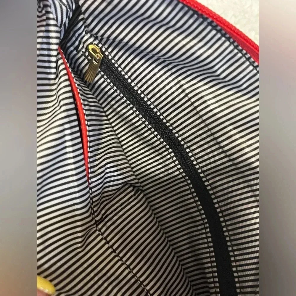 Deluxity Los Angeles Red Women Crossbody Messenger New with tags.